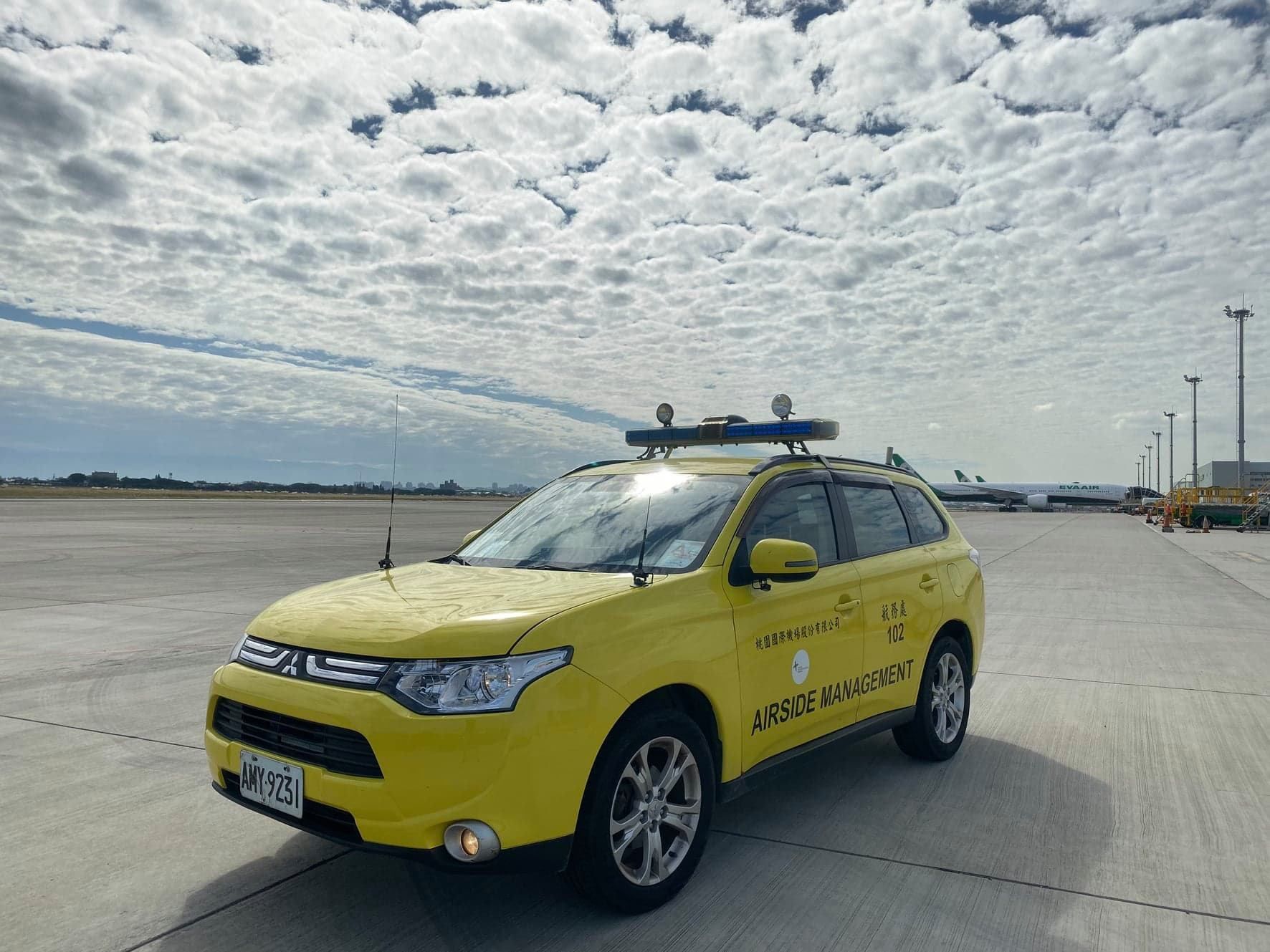 S1E3 flight-patrol-car.jpg